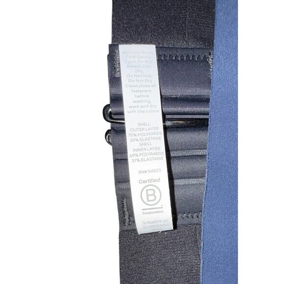 Athleta Women's Black/Navy Blue Crossover Reversible Sports Bra Size Medium - Picture 3 of 6